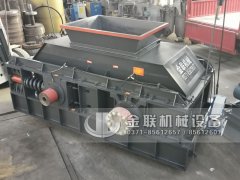 1500x1000大型半自動液壓對輥破碎機(jī)發(fā)往廣東